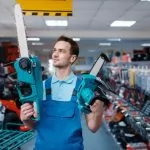 Motosega elettrica o a scoppio: come scegliere la migliore per te